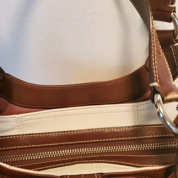 Coach White and Brown Leather Shoulder Bag with Two-Tone Design NEW, REDUCED! - Picture 5 of 10